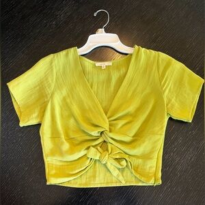 Le Lis Cropped Green Tie Top. Size S.
